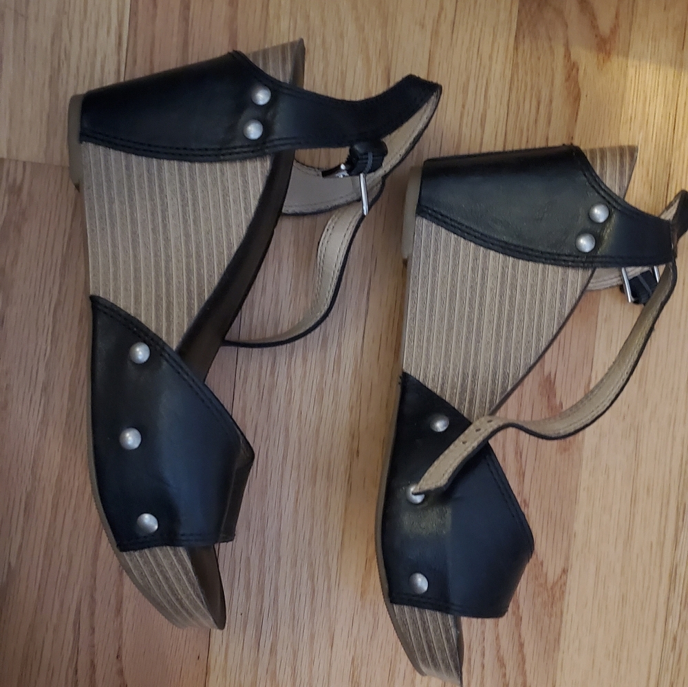 Wedge sandals